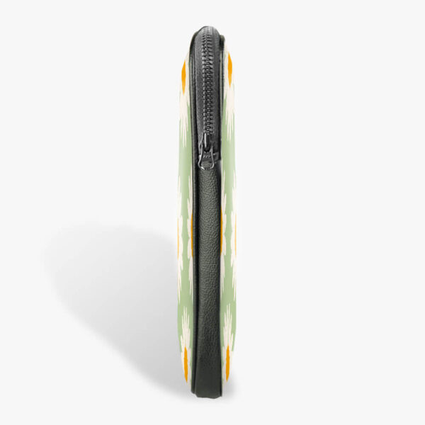 Daisy Glow Print Laptop Sleeve - Image 6